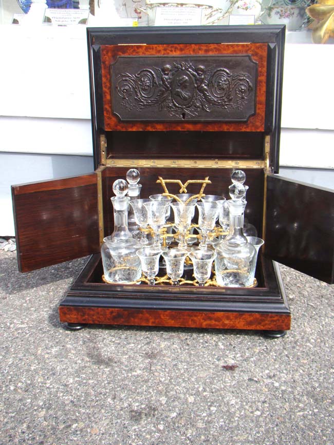 A spectacular 19th century Cordial set, French or English, circa 1860 — image 5